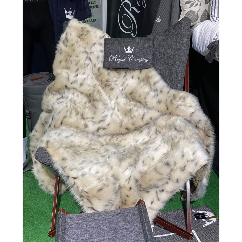 Royal Camping Teppe Snøleopard i gruppen Hjem & Innredning / Tekstiler / Filler & Pledd hos Campmarket (76384)