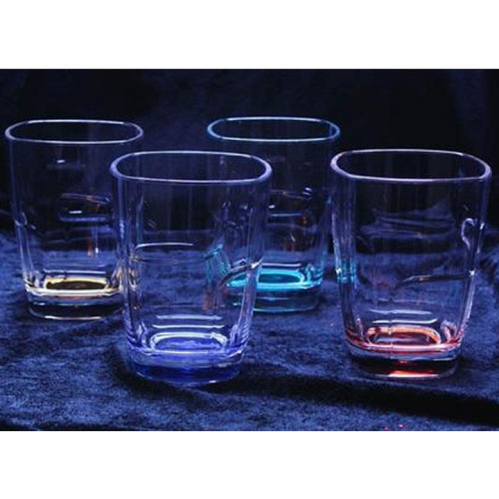 Allglass rutet 4dl 4-farge 4-pakning i gruppen Husholdning & Kjøkken / Glass & Krus / Drikkeglass hos Campmarket (66698)