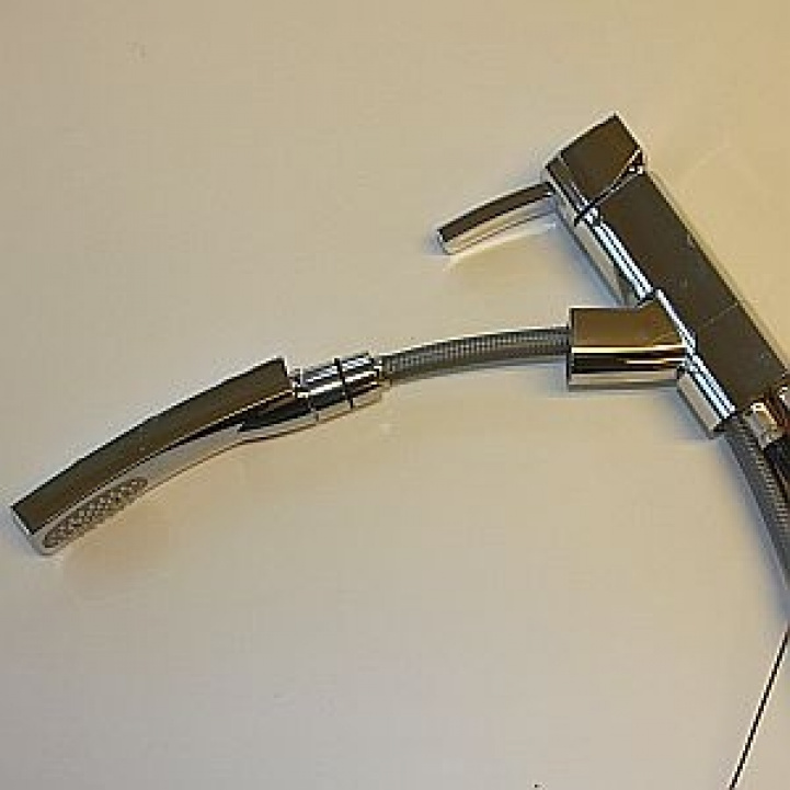 Blandebatteri Capri med dusjslange 10mm i gruppen Vann & Sanitær / Vann / Vannkraner / Kaldt & Varmt vannkraner hos Campmarket (67471)