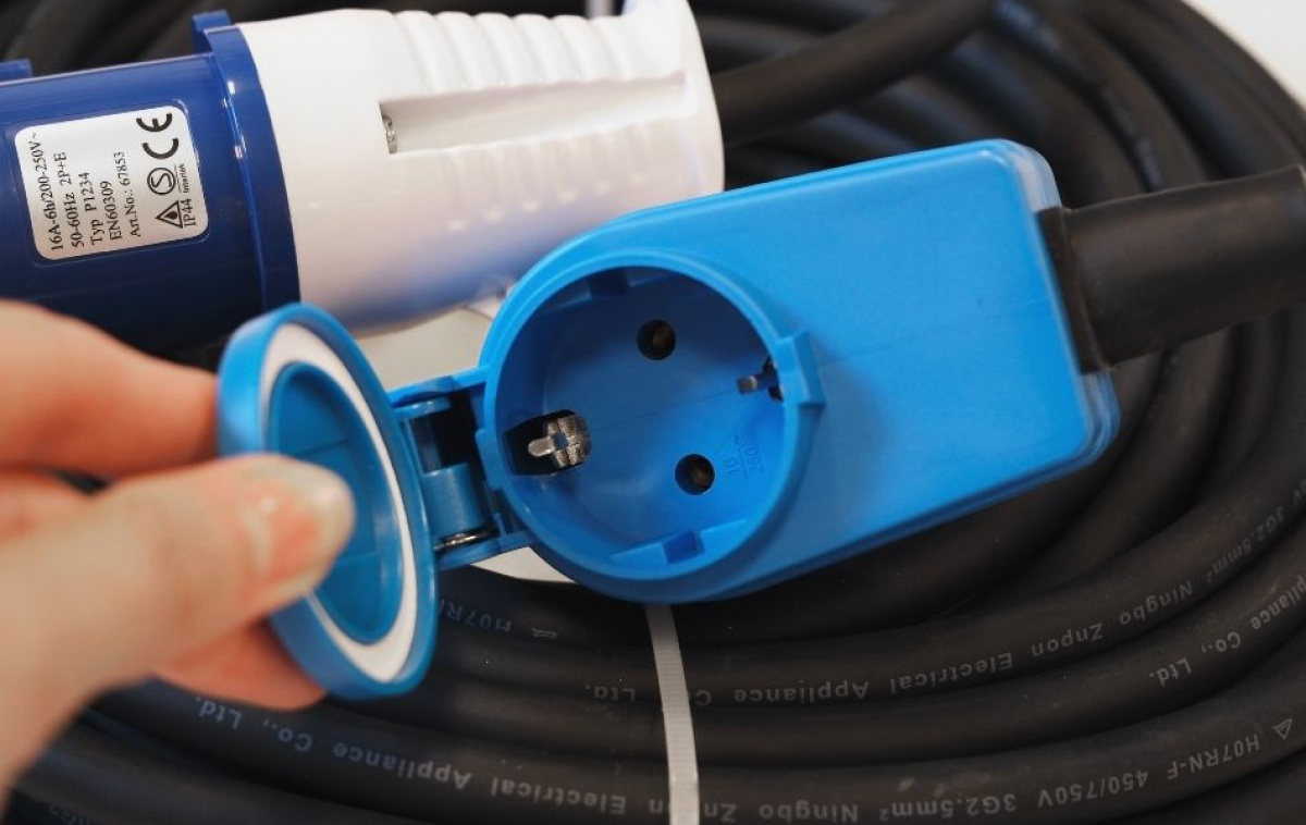 Koblingskabel CEE Vinklet 25m i gruppen Campingvogn & Bobilt / Elektronikk / Tilkoblingskabler hos Campmarket (67853)