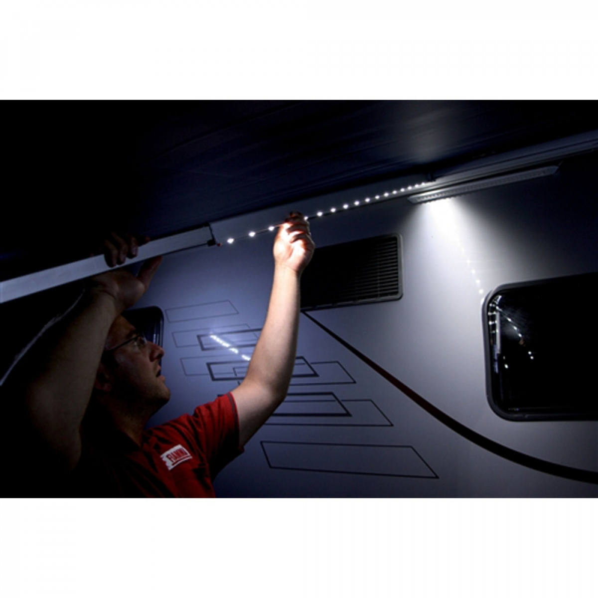 Fiamma Rafter Led For Boxmarkise i gruppen Fortelt & Markiser / Markiser / Bobilmarkiser / Fiamma Boxmarkiser / Tilbehør hos Campmarket (69073)