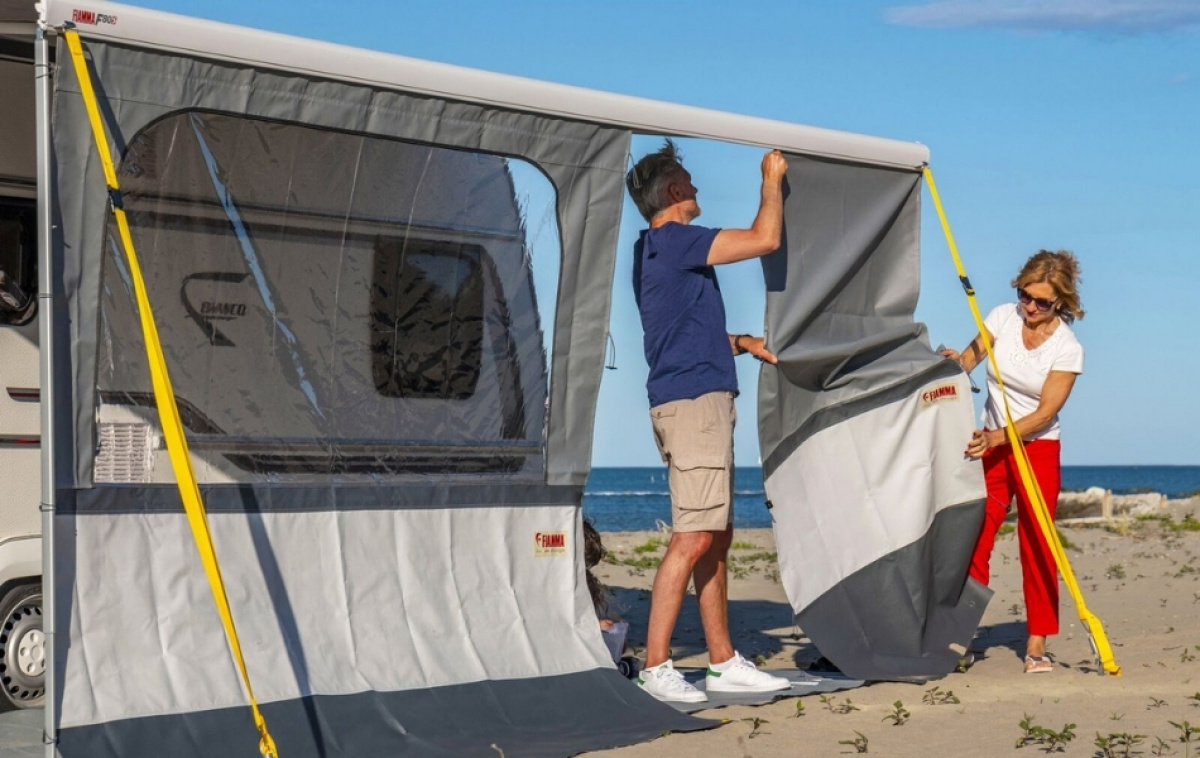 Fiamma Blocker Pro i gruppen Fortelt & Markiser / Markiser / Campingvognmarkiser / Front & Gavler Campingvognmarkiser / Sider og fronter Caravanstore hos Campmarket (69952)
