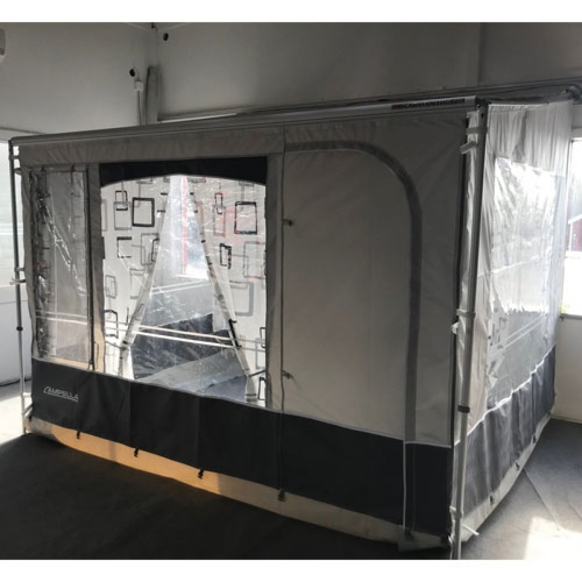 Campella Markisfront Caravanstore XL i gruppen Fortelt & Markiser / Markiser / Campingvognmarkiser / Front & Gavler Campingvognmarkiser / Sider & Fronter Caravanstore XL hos Campmarket (73680)