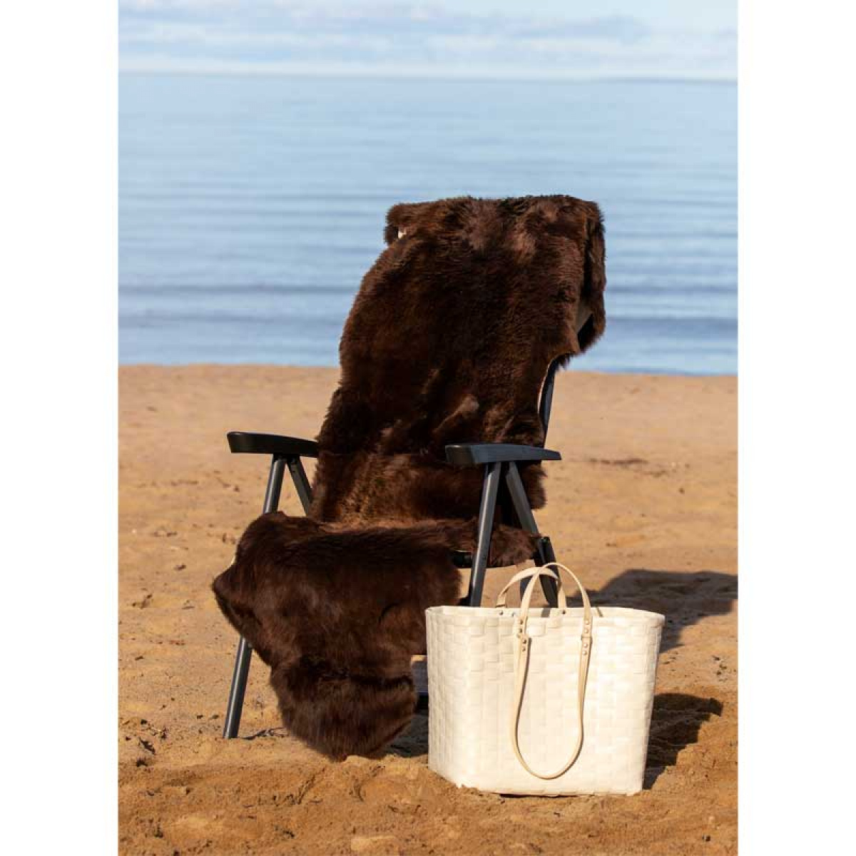 Lammeskinnsfell Mild Brun 180x60cm Royal Camping i gruppen VINTER / Vinterartikler hos Campmarket (73800)