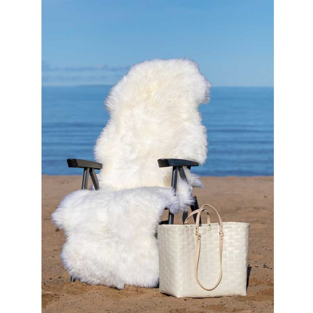Lammeskinnsfell Mild Hvit 180x60cm Royal Camping i gruppen VINTER / Vinterartikler hos Campmarket (73801)