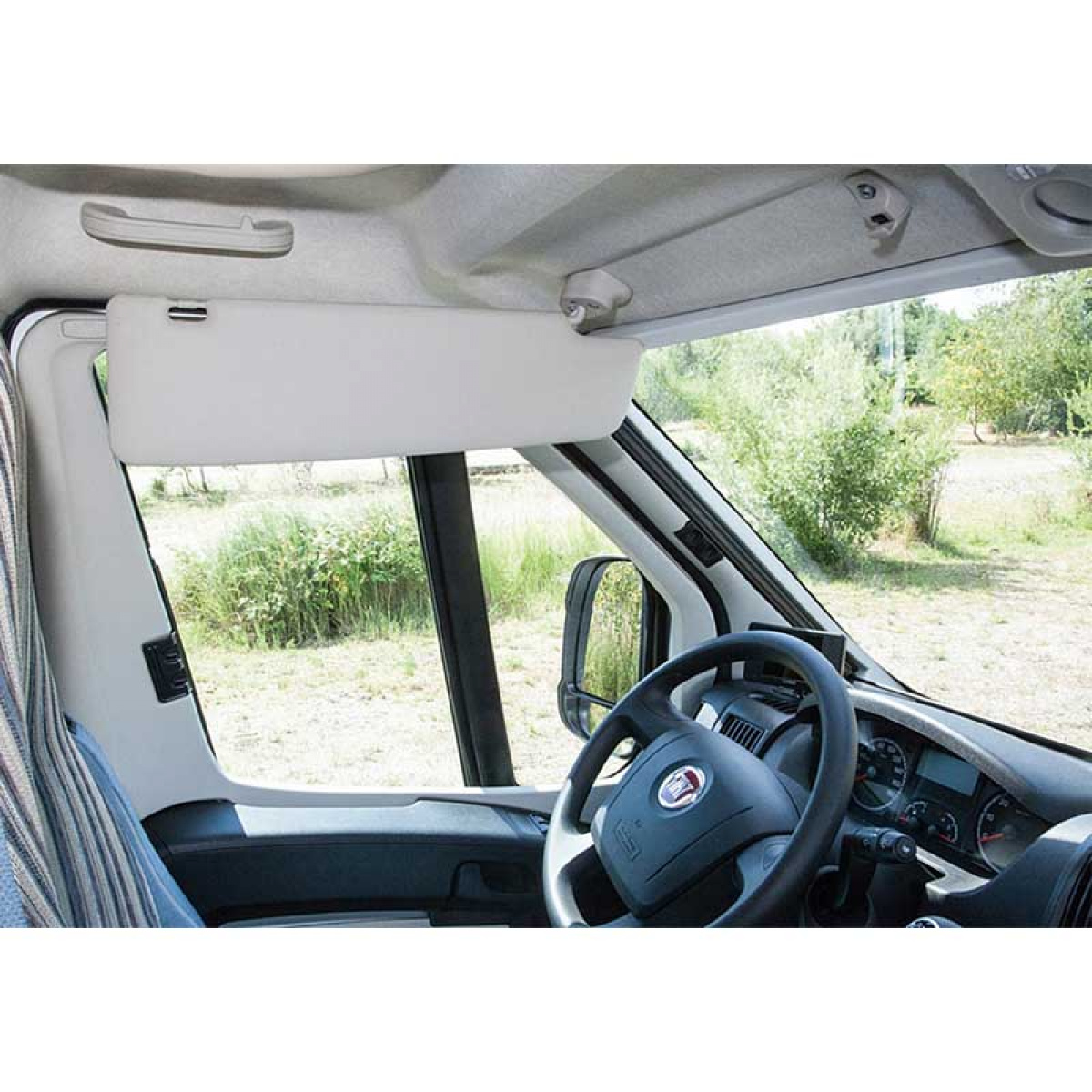 Solbeskyttelsesadapter til REMIfront Fiat Ducato 2006- i gruppen Campingvogn & Bobilt / Tekstilmatter & Overdrag / Mørklegningsgardiner hos Campmarket (74046)