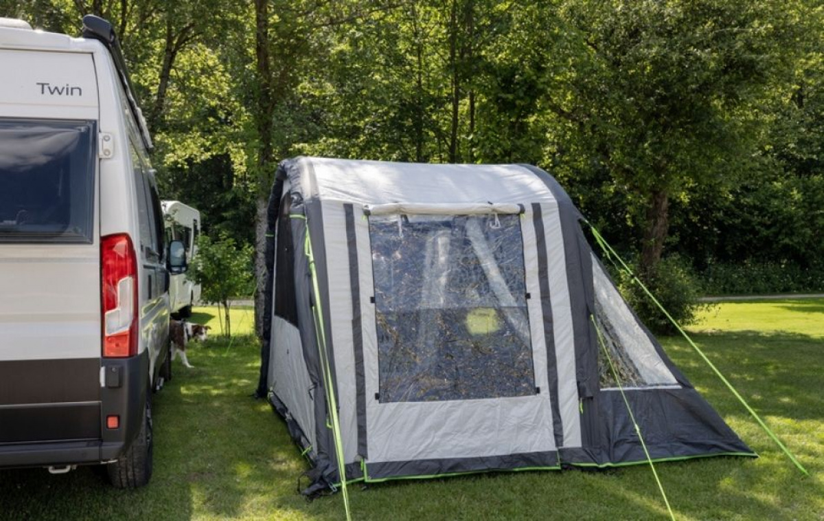 ReimoTent Tour Breeze Air i gruppen Fortelt & Markiser / Fortelt Bobil / Lufttelt Boblebil / Reimo Lufttelt Bobil hos Campmarket (75853)