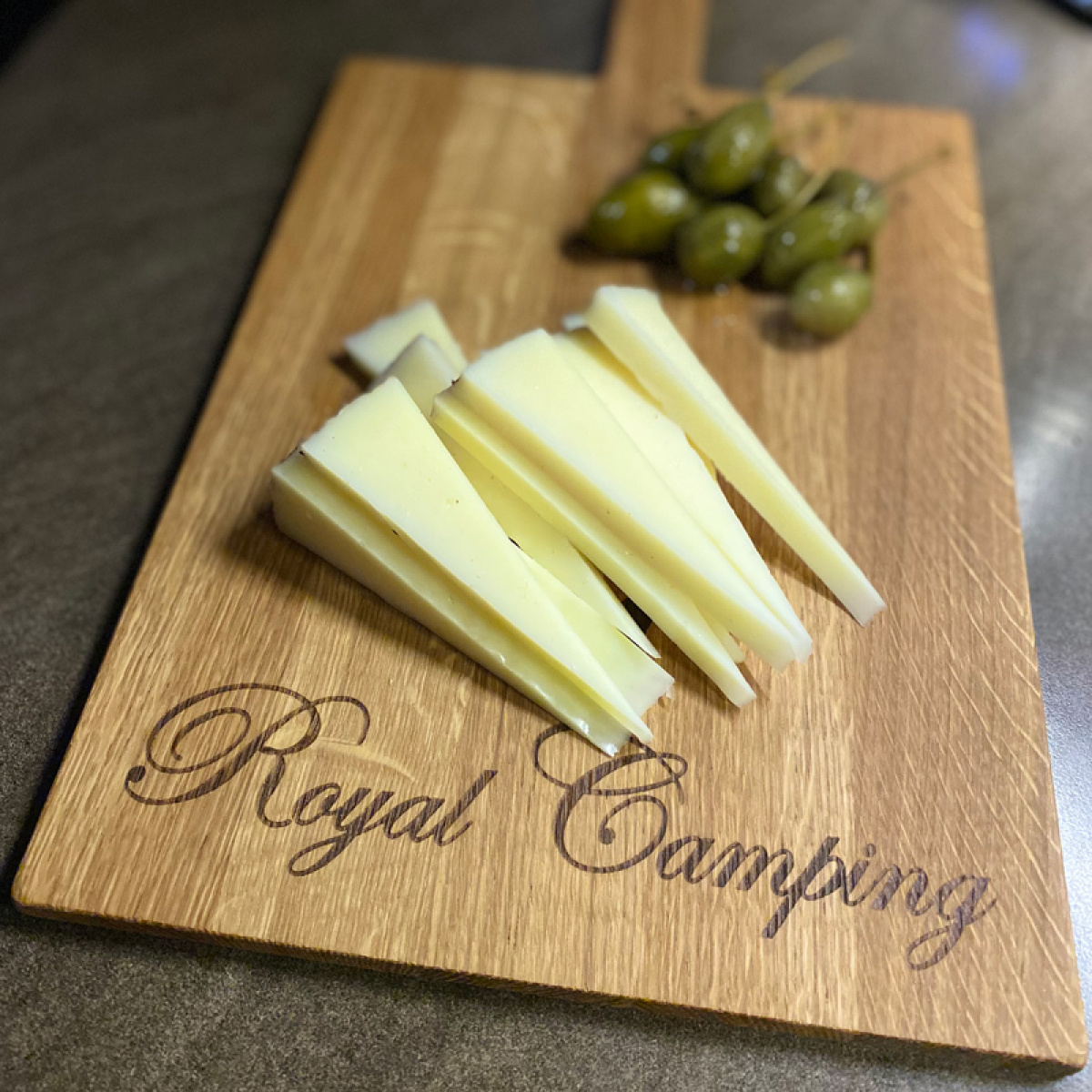 Royal Camping Skjærefjøl Eik 28x20 cm i gruppen Husholdning & Kjøkken / Kjøkkenutstyr / Skjærebrett hos Campmarket (77603)