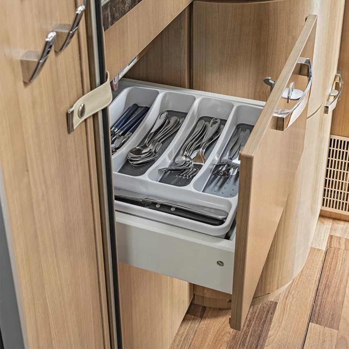 ProPlus Bestikkeske 32,5 x 28,5 x 4,5cm i gruppen Husholdning & Kjøkken / Servering / Bestikkoppbevaring hos Campmarket (78511)