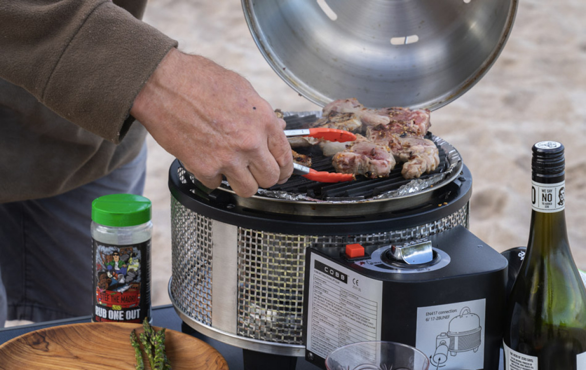 Cobb Gassgrill Premier Gas Deluxe i gruppen Husholdning & Kjøkken / Griller / Gassgrill hos Campmarket (80516)