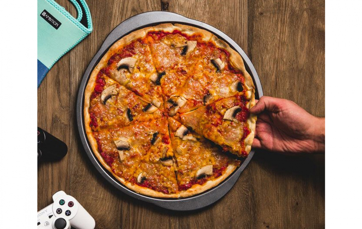 Pizzaform Non-stick 35,5cm i gruppen Husholdning & Kjøkken / Kjøkkenutstyr / Kjøkkenredskap hos Campmarket (80748)