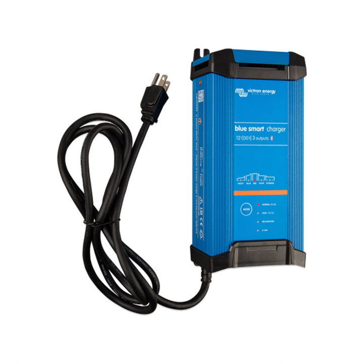 Batterilader Victron Blue Smart IP22 12/30(3)230V 7/7 i gruppen Campingvogn & Bobilt / Elektronikk / Batterier & Omformere / Batterilader hos Campmarket (81276)