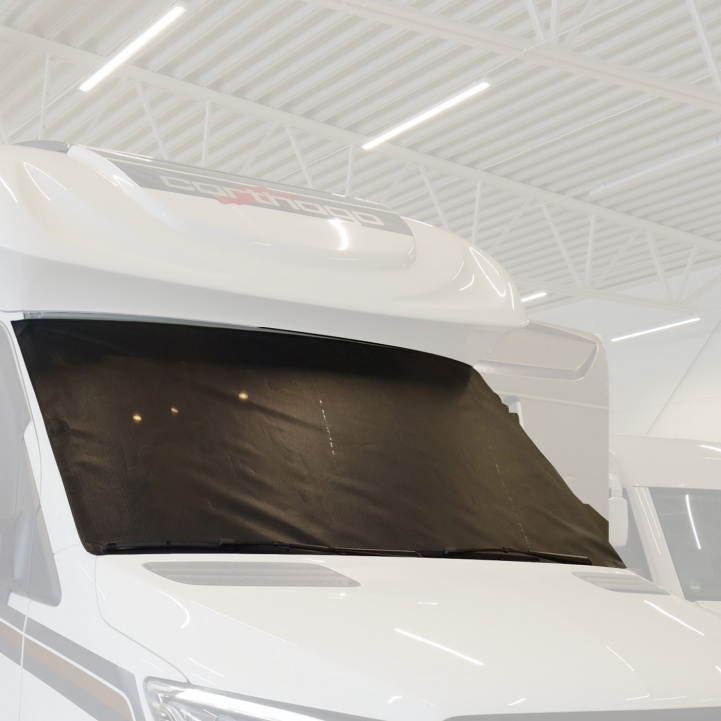 SunOut Solbeskyttelse for Frontruten Standard MB 2021- i gruppen Campingvogn & Bobilt / Tekstilmatter & Overdrag / Mørklegningsgardiner hos Campmarket (81538)