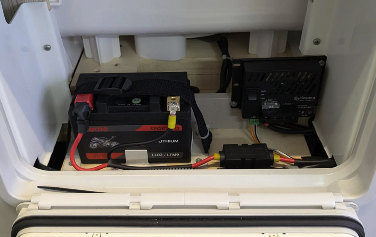 Clesana Power Management inkl. kabler i gruppen Vann & Sanitær / Toalett / Campingtoalett / Tilbehør til campingtoaletter hos Campmarket (81760)