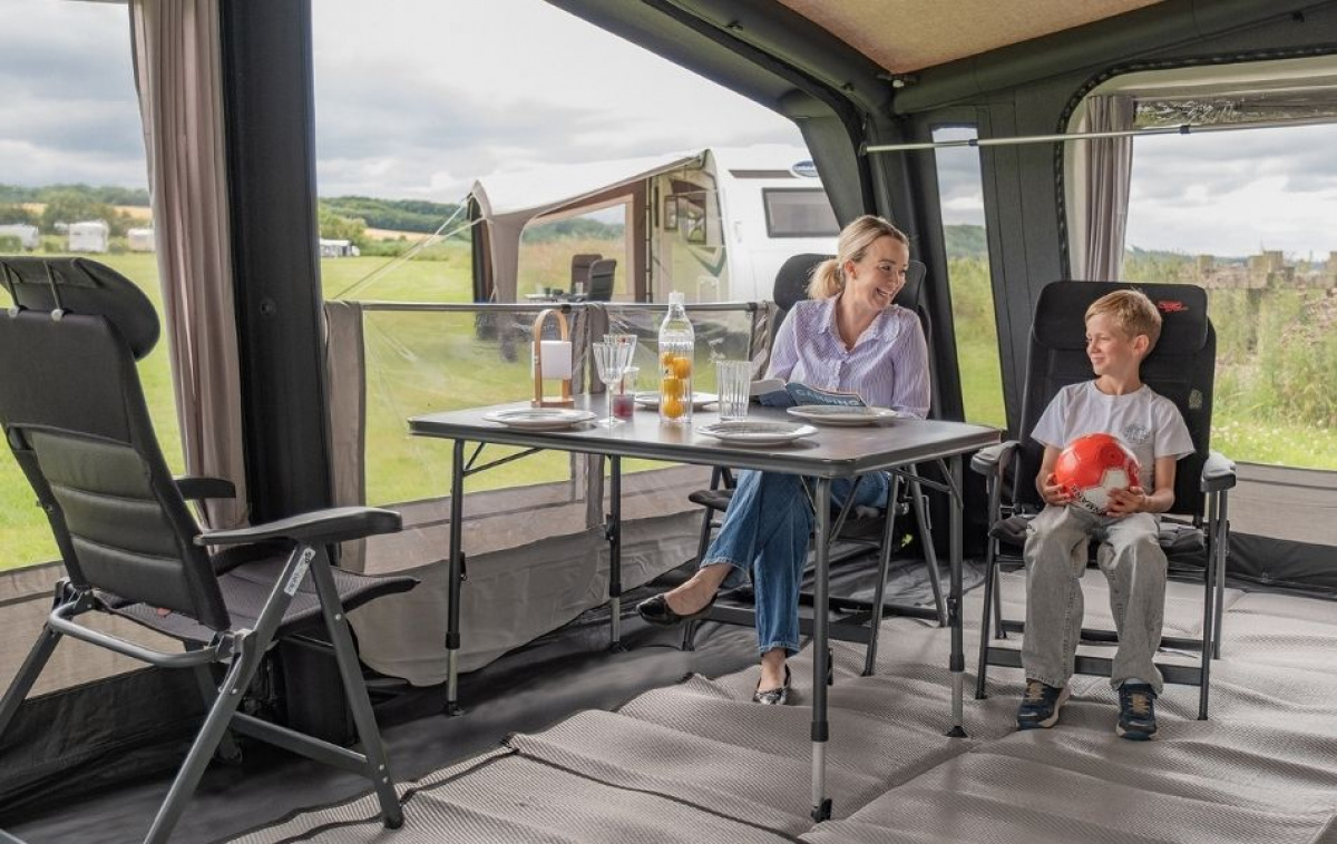 Telta Apex 300 i gruppen Fortelt & Markiser / Fortelt Campingvogn / Lufttelt Campingvogn / A-måltilpassede Lufttelt Campingvogn hos Campmarket (82502)