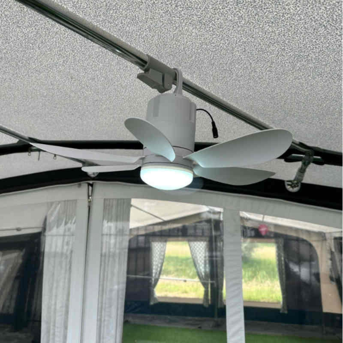 Oppladbar Vifte Med lampe i gruppen Campingvogn & Bobilt / Varme, Kulde & Ventilasjon / Vifter & Peiser hos Campmarket (82790)