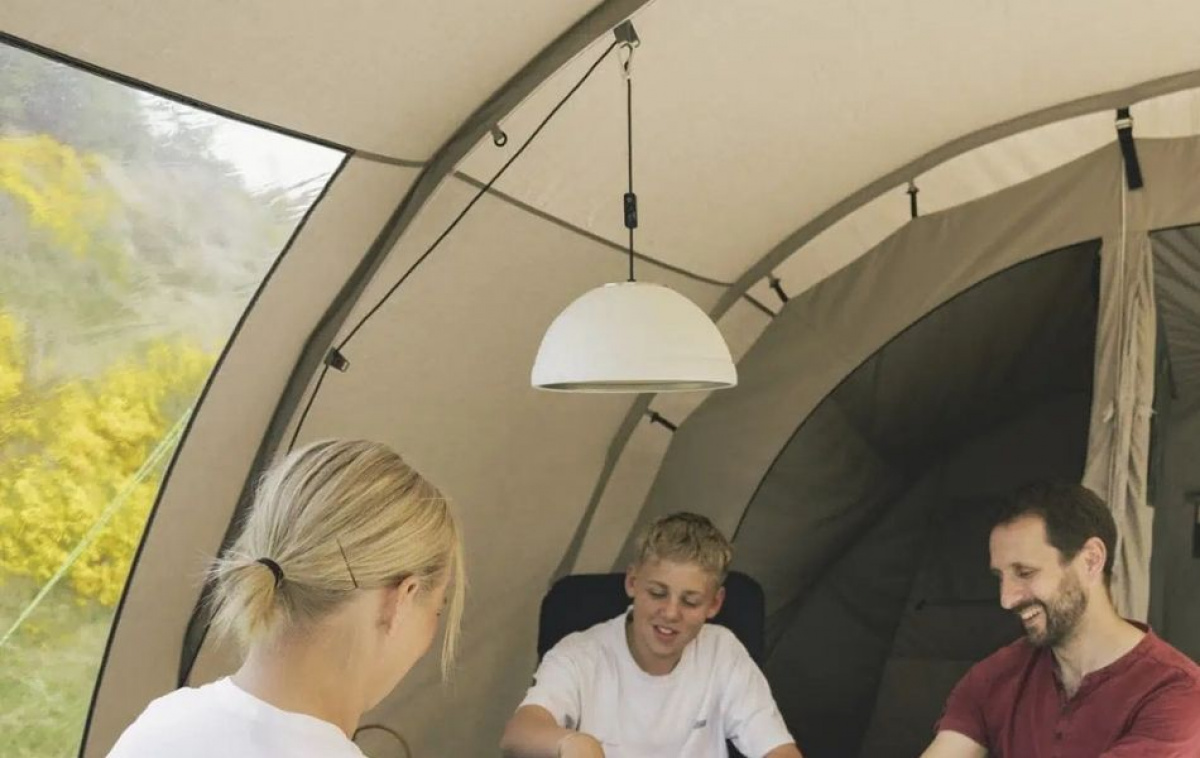 Outwell Hengelampe Sammenleggbar Pollux Lux Kremhvit i gruppen Campingvogn & Bobilt / Elektronikk / Innvendig belysning / Taklamper hos Campmarket (83186)