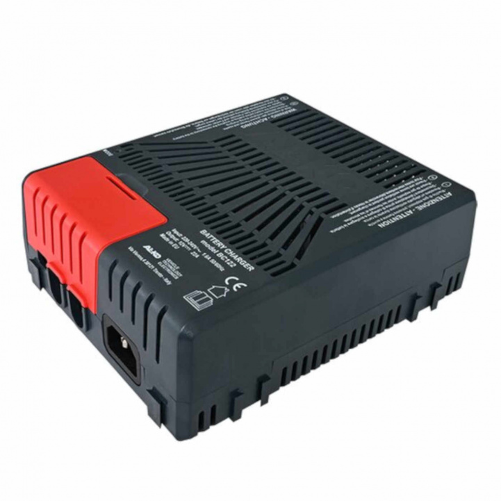 Batterilader BC122 22Ah fra CBE i gruppen Campingvogn & Bobilt / Elektronikk / Batterier & Omformere / Batterilader hos Campmarket (84056)