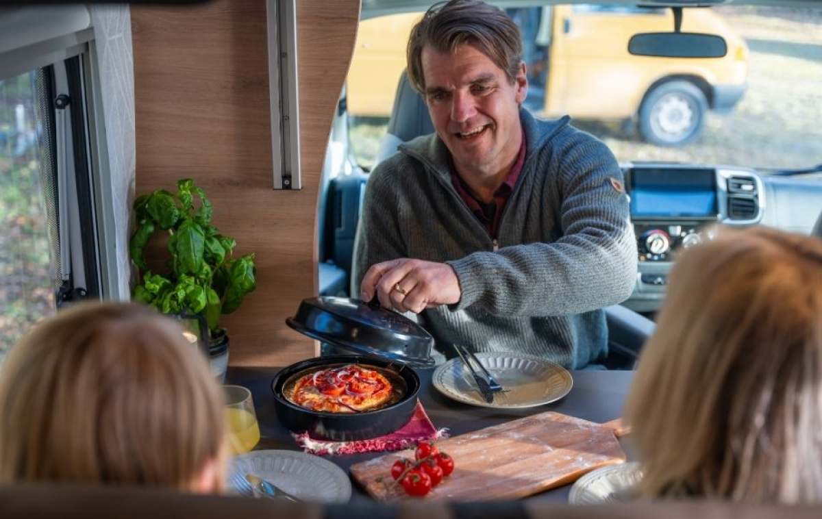 Omnia Stovetop Pizzaovn i gruppen Husholdning & Kjøkken / Kjøkkenutstyr / Kjøkkenredskap hos Campmarket (84740)